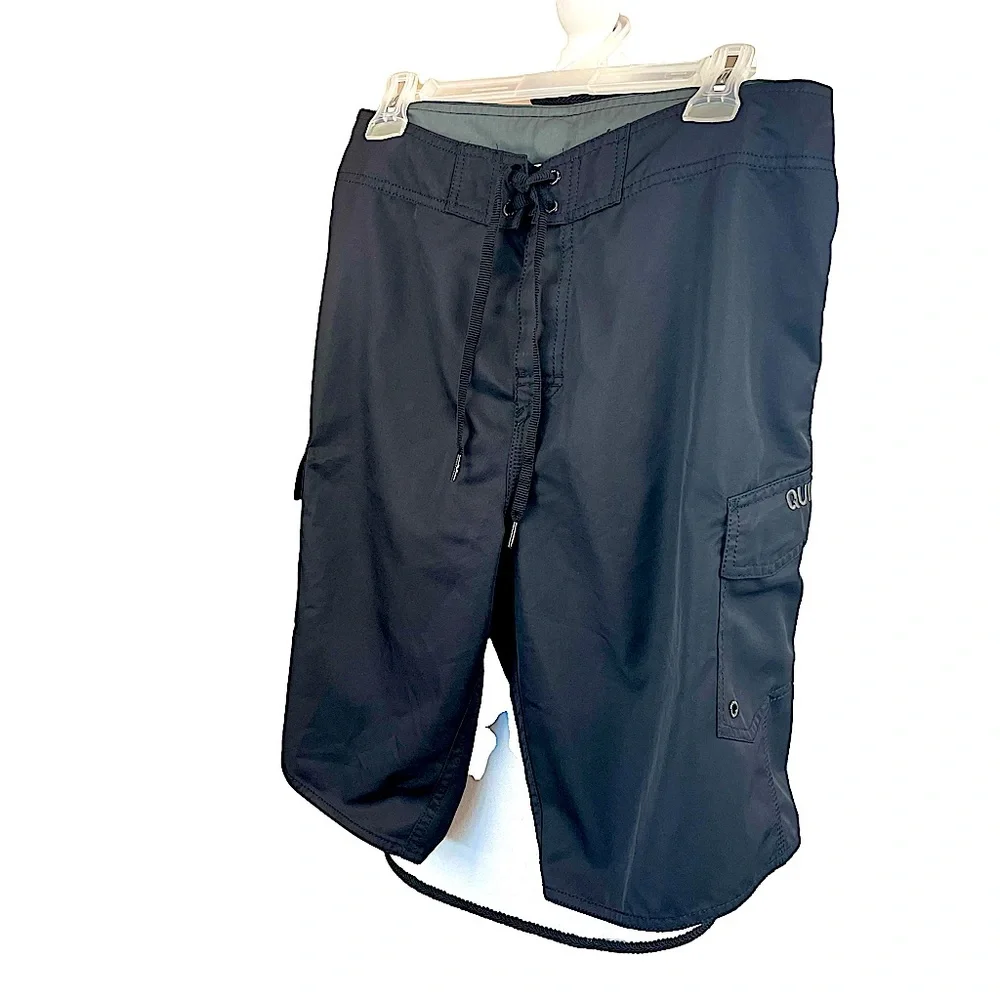 Quicksilver Men’s Black Swim / Board Shorts Size 33